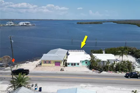 4827 Pine Island Rd NW, Matlacha, FL 33993