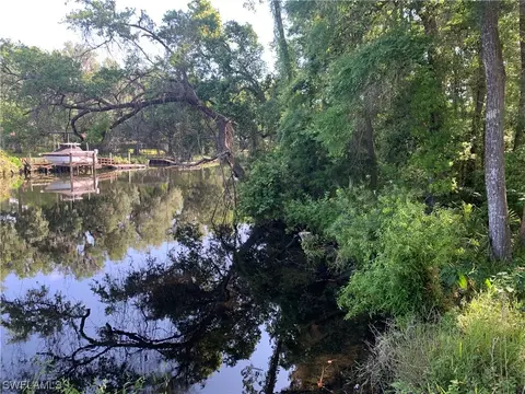 15819 W River Rd, Inglis, FL 34449