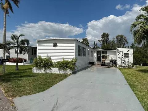 93 Sun Cir, Fort Myers, FL 33905
