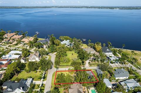 1303 Lynwood Ave, Fort Myers, FL 33901