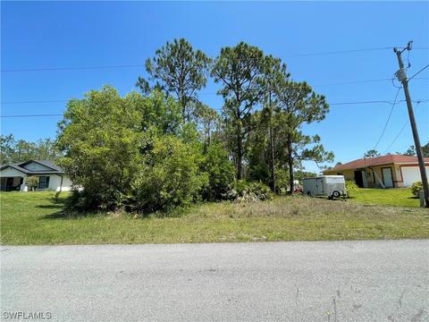 423 Broadmoor St, Lehigh Acres, FL 33974