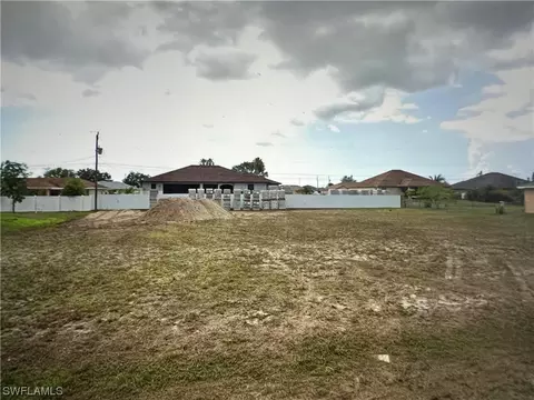 2016 NE 17th Pl, Cape Coral, FL 33909