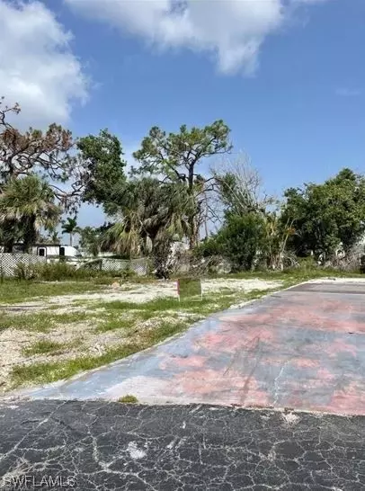 91 Sycamore Ln, Fort Myers, FL 33908