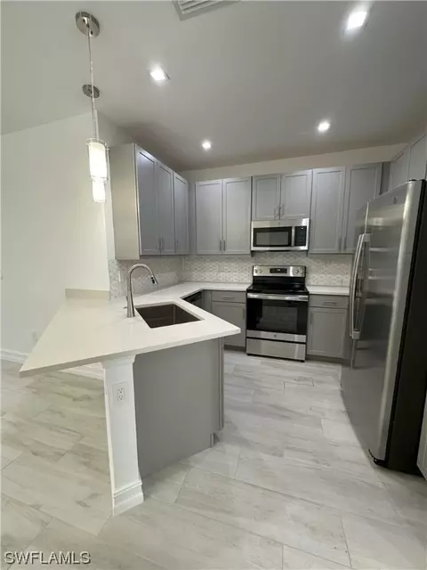 7464 Rockefeller Dr, Naples, FL 34119 photo 2