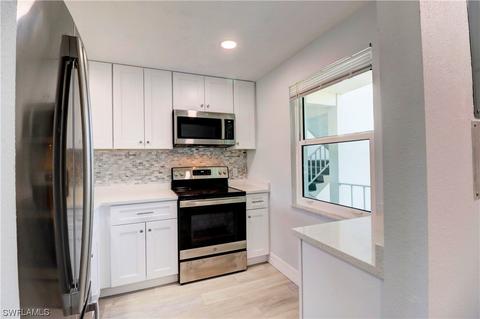 1724 Pine Valley Dr #215, Fort Myers, FL 33907