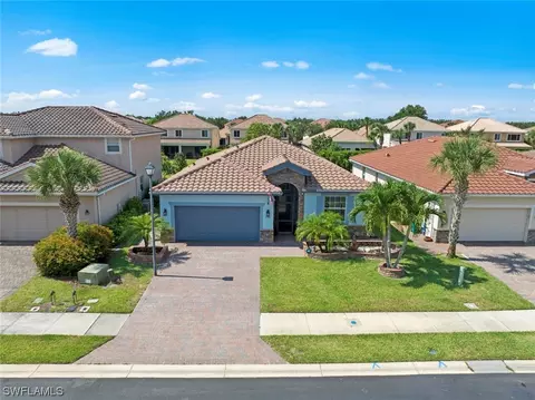 2342 Heydon Cir E, Naples, FL 34120