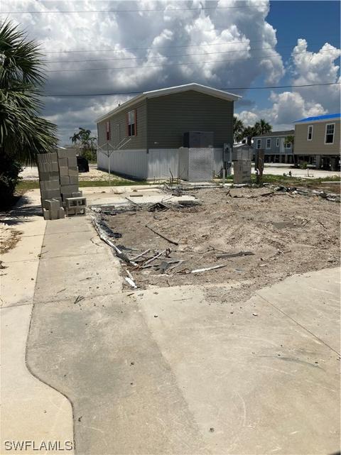 76 Emily Ln, Fort Myers Beach, FL 33931