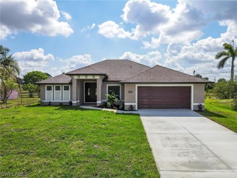 1008 Alaska Ave, Lehigh Acres, FL 33971