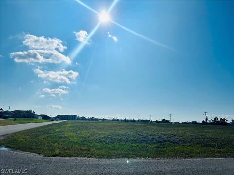 1825 NE 15th Pl, Cape Coral, FL 33909