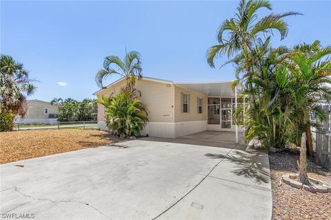 2743 Patterson Ct, Saint James City, FL 33956
