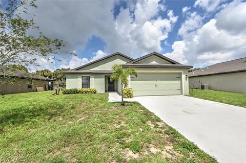 471 Shadow Lakes Dr, Lehigh Acres, FL 33974