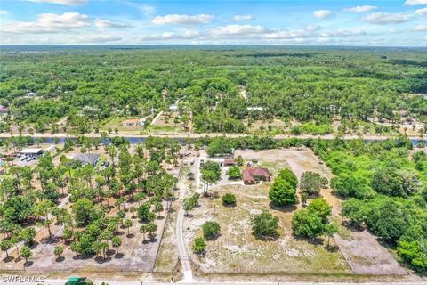 221 10th St SE, Naples, FL 34117