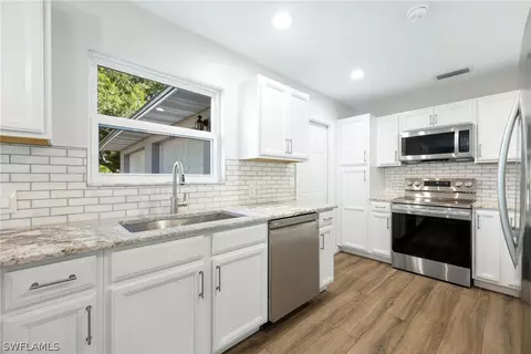 Kitchen - 1453 River Rd, Moore Haven, FL 33471 photo 2 of 7