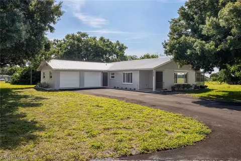 1453 River Rd, Moore Haven, FL 33471
