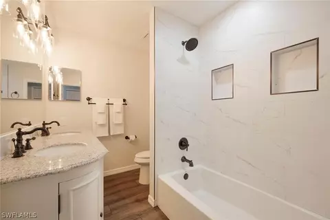 Bath - 1453 River Rd, Moore Haven, FL 33471 photo 1 of 2