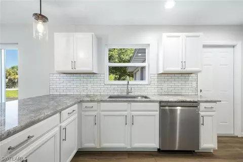 Kitchen - 1453 River Rd, Moore Haven, FL 33471 photo 3 of 7