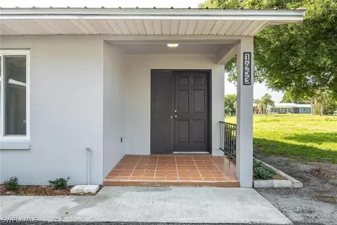 Exterior - 1453 River Rd, Moore Haven, FL 33471 photo 3 of 9