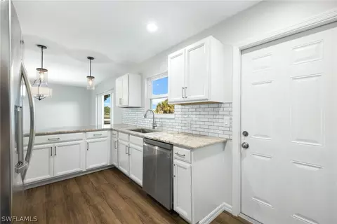 Kitchen - 1453 River Rd, Moore Haven, FL 33471 photo 6 of 7