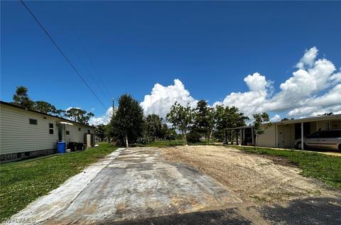 936 Lazy Ln, North Fort Myers, FL 33917