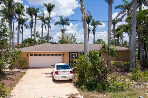 841 Montclaire Ct, Cape Coral, FL 33904