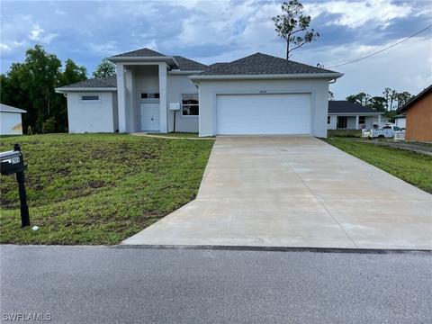 2906 12th St W, Lehigh Acres, FL 33971