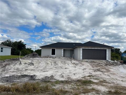 121 Carey Ave S, Lehigh Acres, FL 33974