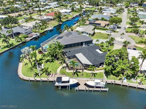 424 Parkway Ct, Fort Myers, FL 33919