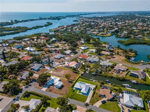 458 N Shore Dr, Osprey, FL 34231