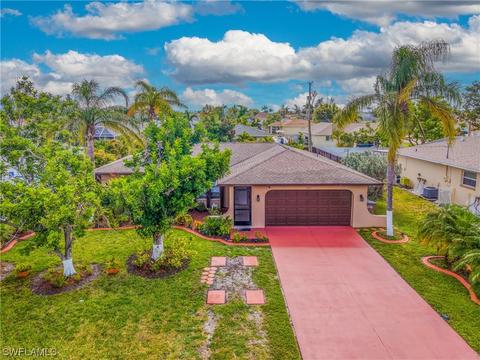 2221 SE Santa Barbara Pl, Cape Coral, FL 33990