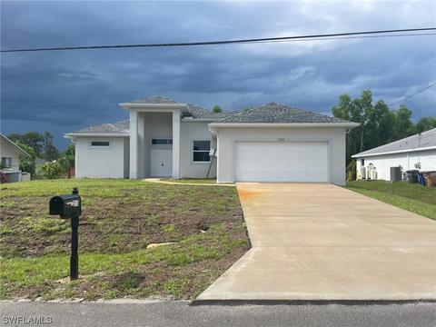 2910 12th St W, Lehigh Acres, FL 33971