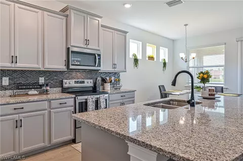4160 Bloomfield St, Fort Myers, FL 33916