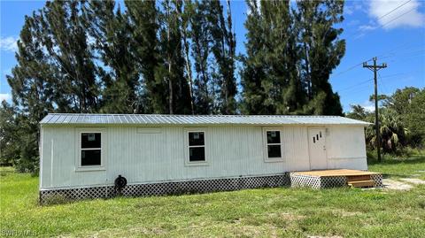 7851 Bartholomew Dr, North Fort Myers, FL 33917