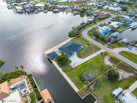 2862 Eighth Ave, Saint James City, FL 33956