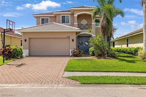 2524 Blackburn Cir, Cape Coral, FL 33991