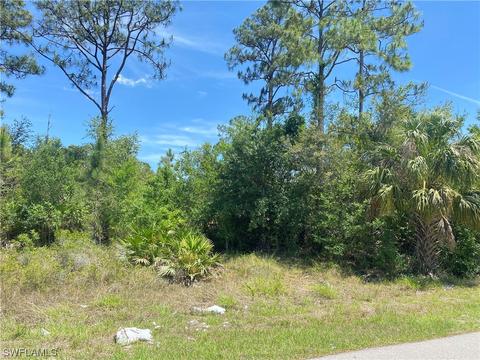 904 Robert Ave, Lehigh Acres, FL 33936