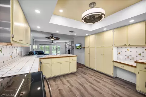 457 Cypress Way E, Naples, FL 34110 photo 13