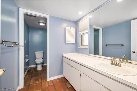 457 Cypress Way E, Naples, FL 34110 photo 8