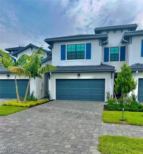 7452 Rockefeller Dr, Naples, FL 34119