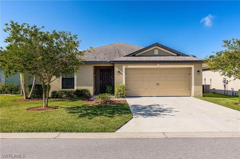 734 Center Lake St, Lehigh Acres, FL 33974