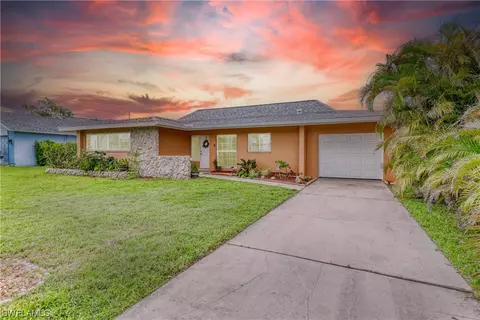222 SW 43rd Ter, Cape Coral, FL 33914