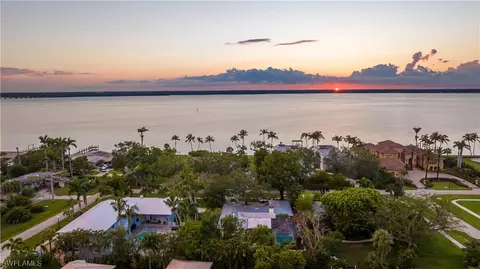 3421 W Riverside Dr, Fort Myers, FL 33901