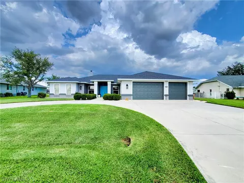2113 SE 5th Ct, Cape Coral, FL 33990