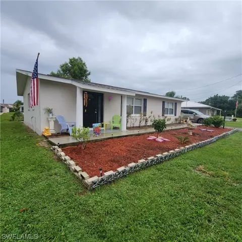 917 Iris Dr, North Fort Myers, FL 33903