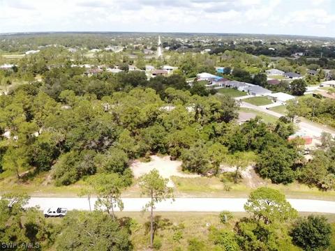 734 Longbow Ln, Lehigh Acres, FL 33972