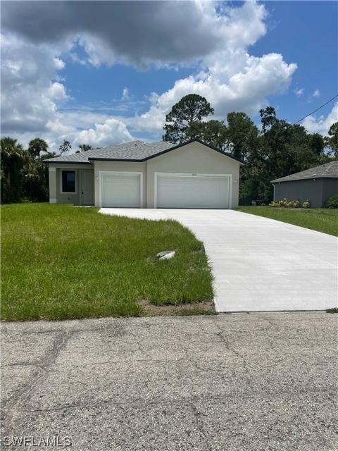 8012 Royal Cir, Labelle, FL 33935