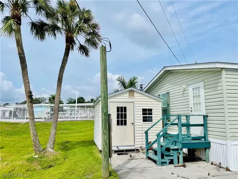 5558 Palm Beach Blvd #30, Fort Myers, FL 33905