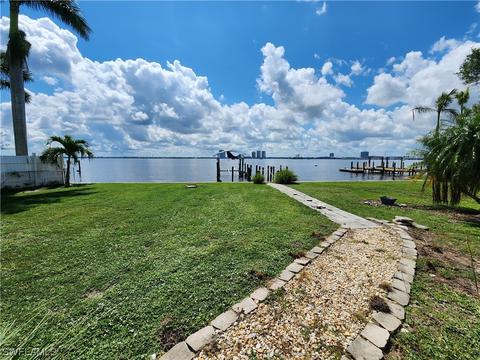 97 E North Shore Ave, North Fort Myers, FL 33917