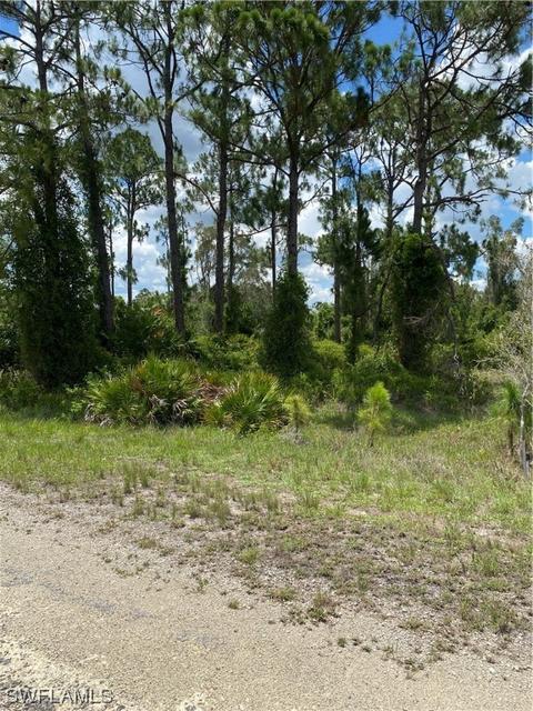 749 Bobolink Ave, Lehigh Acres, FL 33974