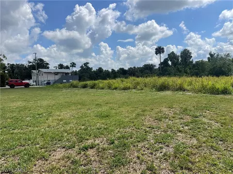 125 Holland St, North Fort Myers, FL 33917