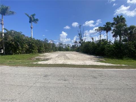 3612 Tropical Point Dr, Saint James City, FL 33956